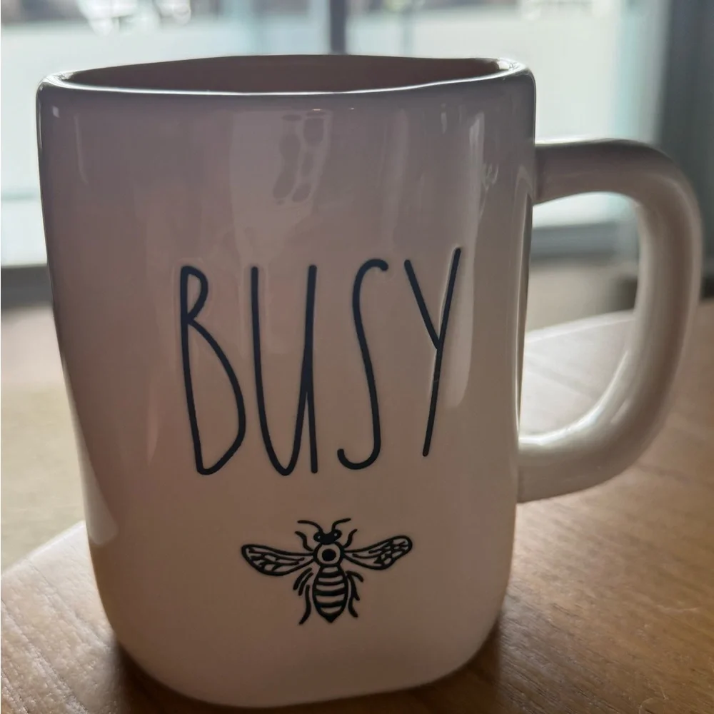 Rae Dunn Coffee mug (busy bee)